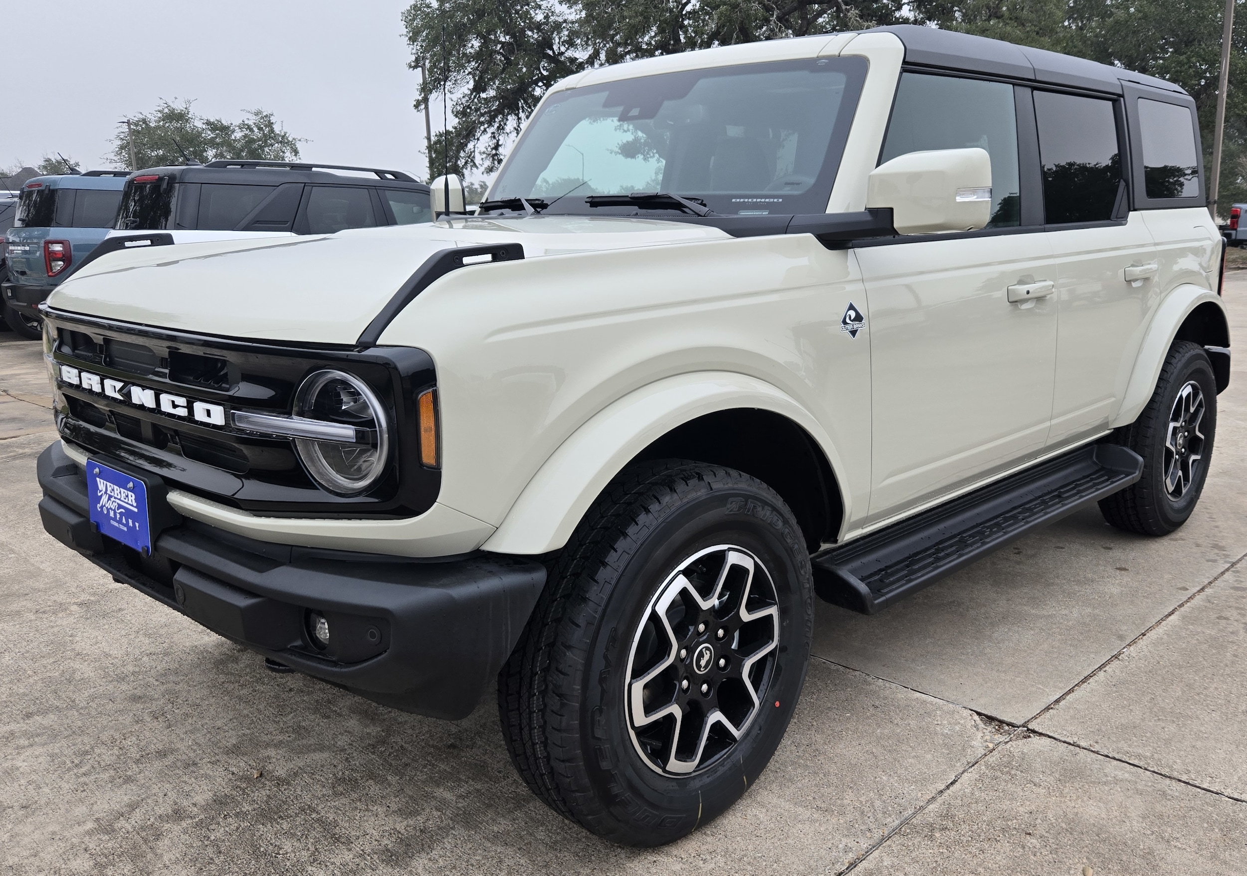 2025 Ford Bronco 4-Door Outer Banks's photo