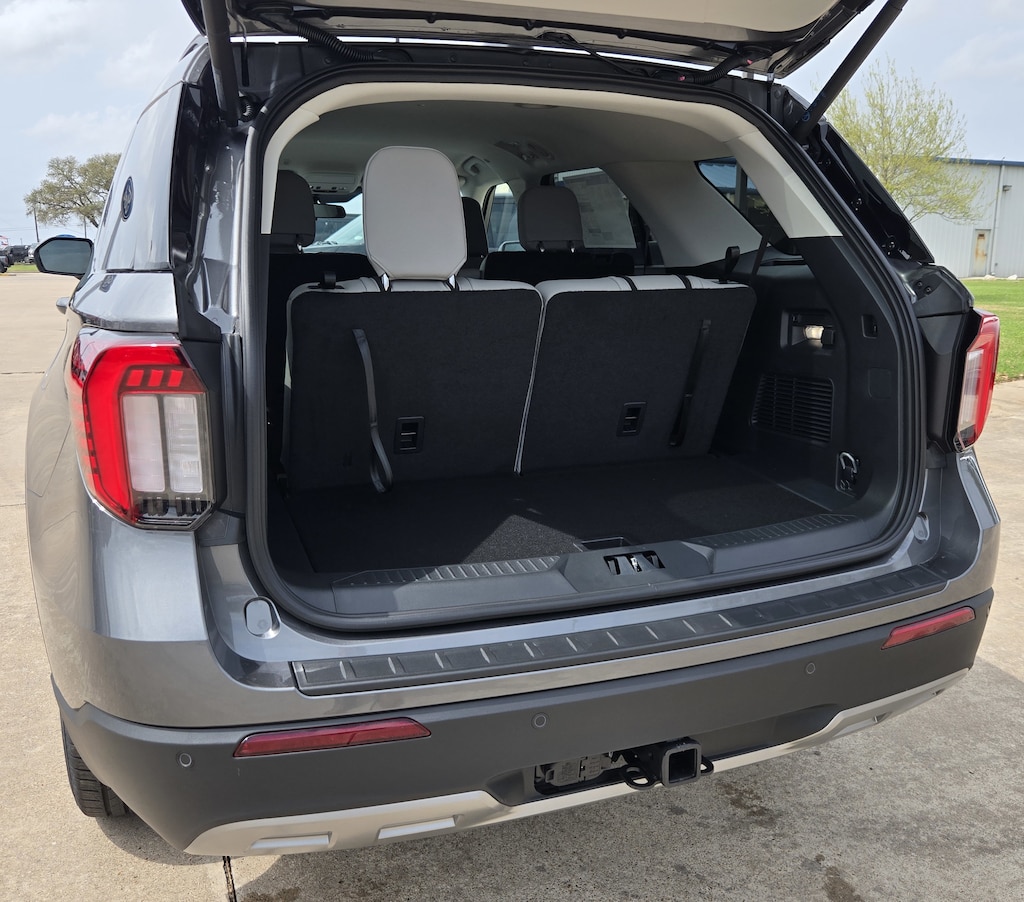 2026 Ford Explorer photo 4