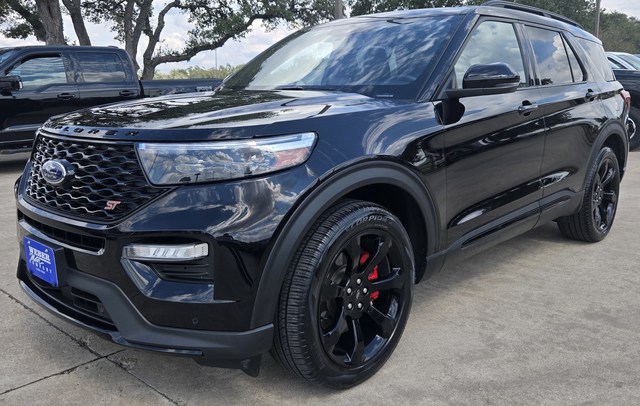 2023 Ford Explorer ST's photo