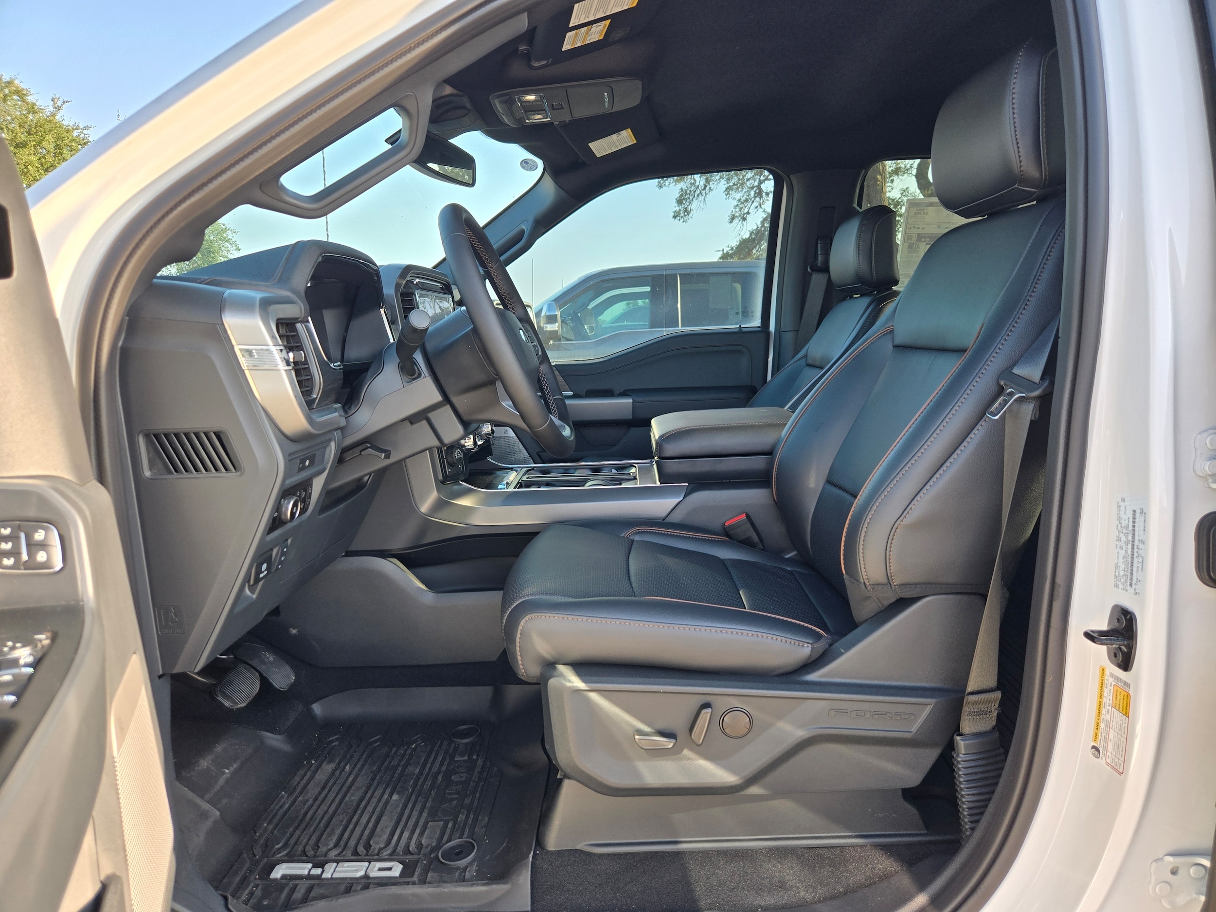 2025 Ford F-150 Lariat - Photo 11