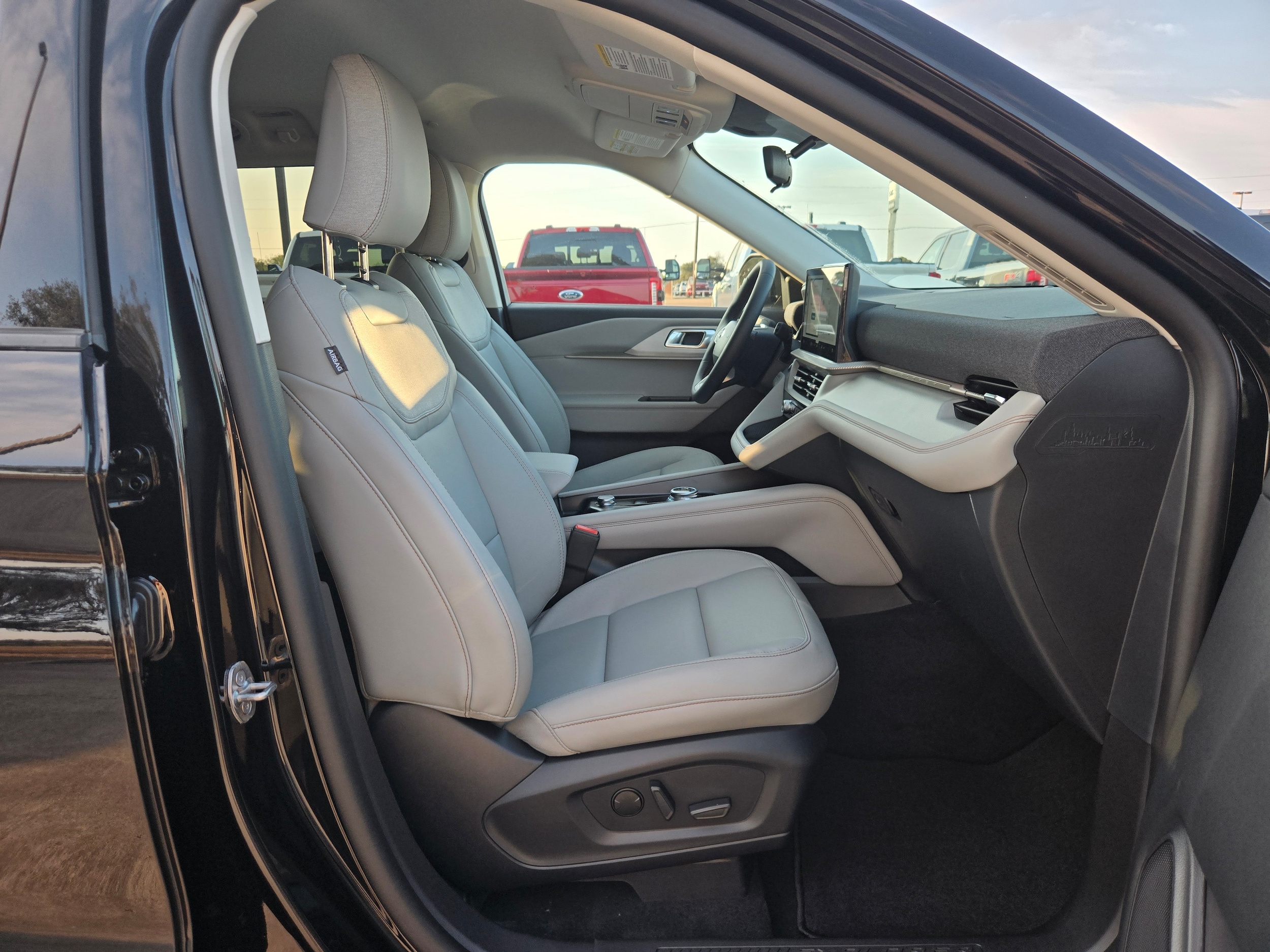 2026 Ford Explorer Active - Photo 15