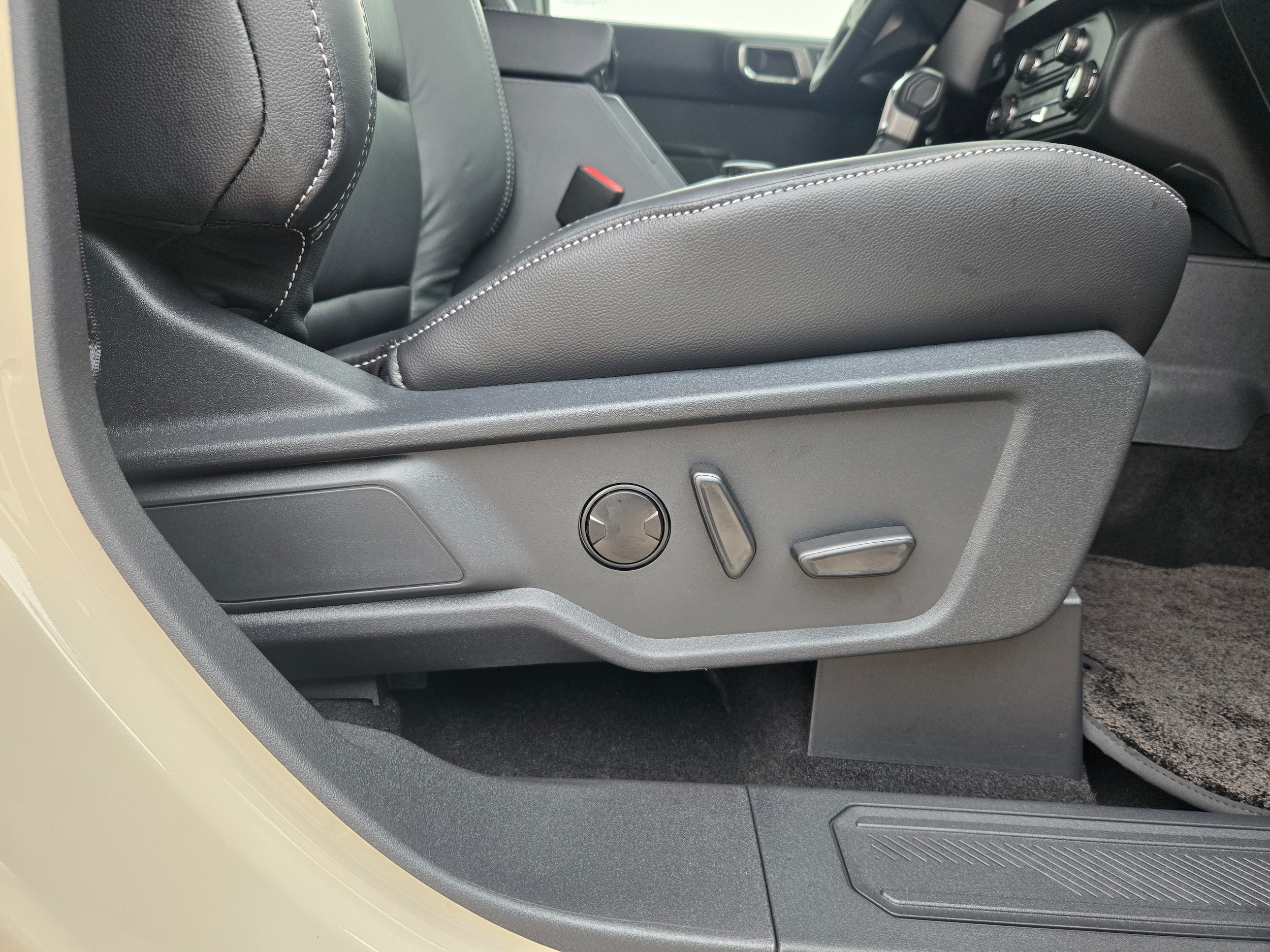2025 Ford Bronco 4-Door Outer Banks - Photo 17