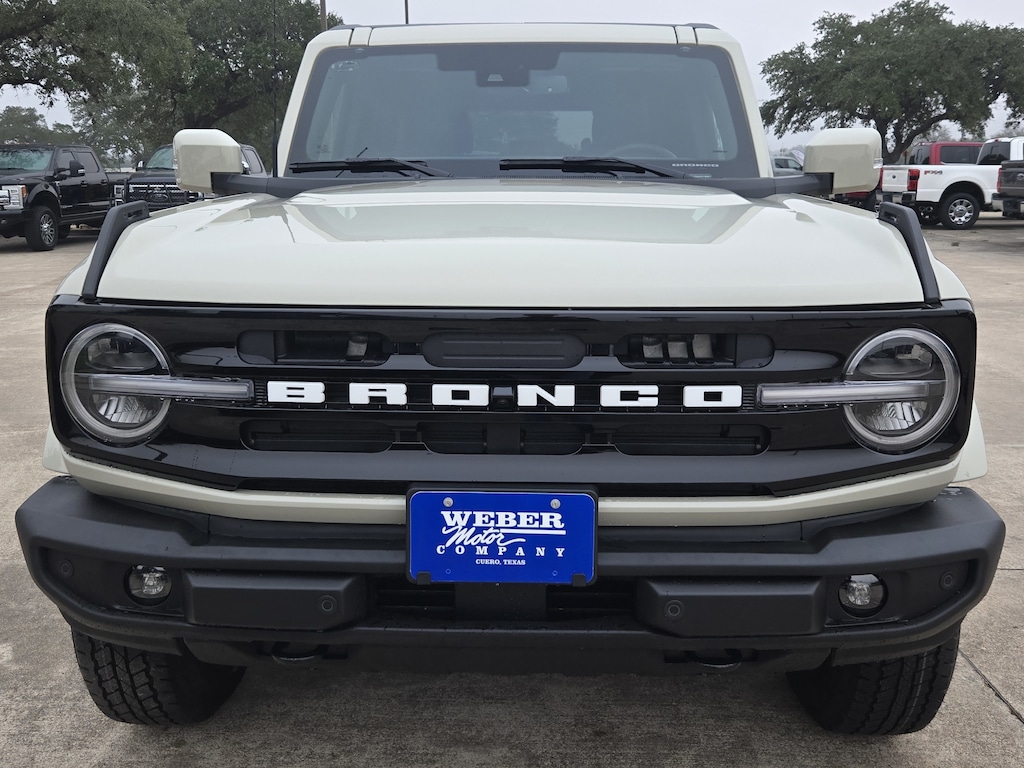 2025 Ford Bronco Outer Banks photo 2