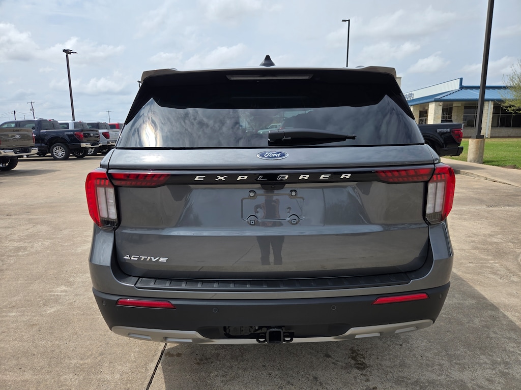 2026 Ford Explorer photo 2