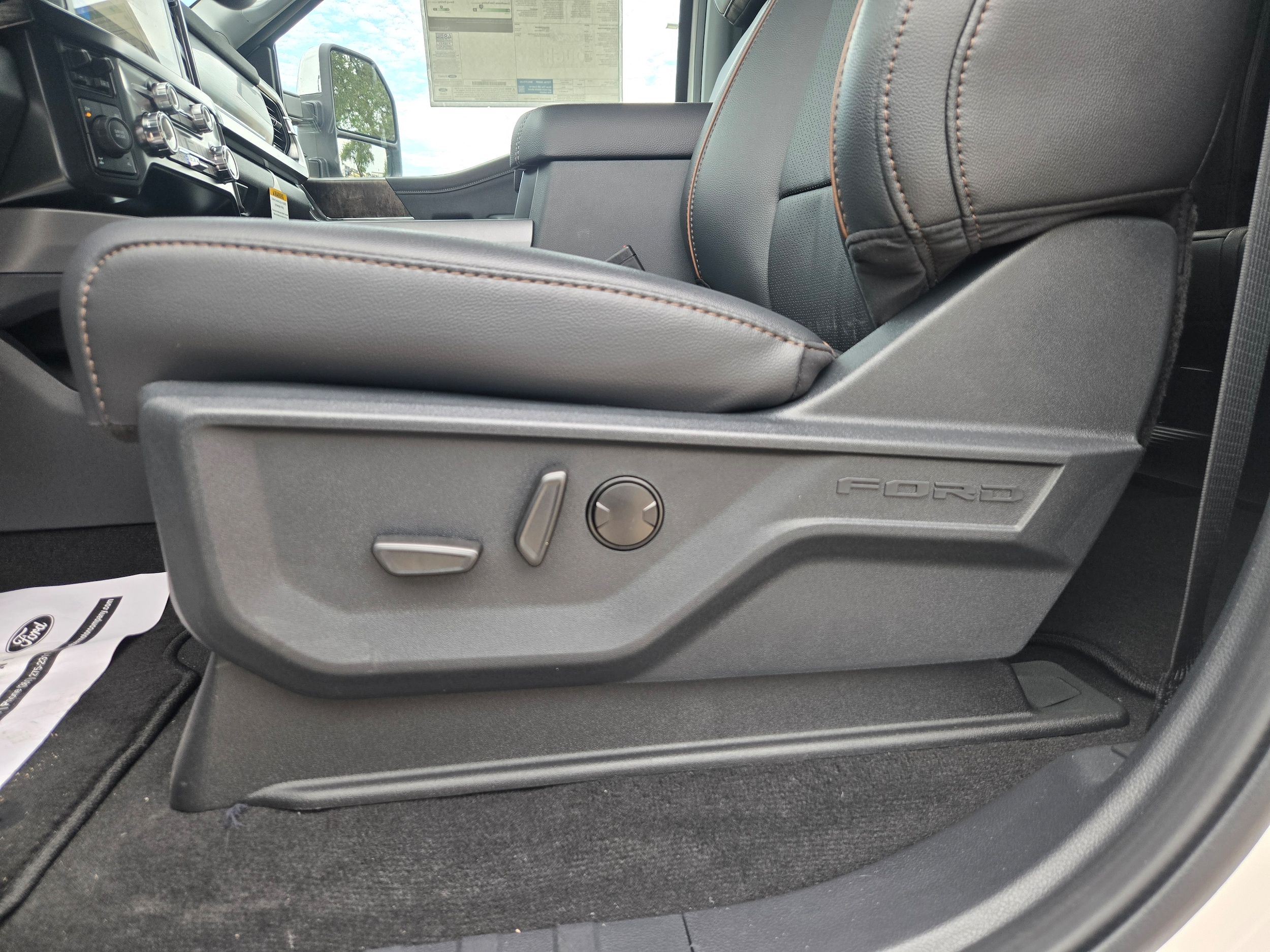 2025 Ford F-250 Super Duty Lariat - Photo 12