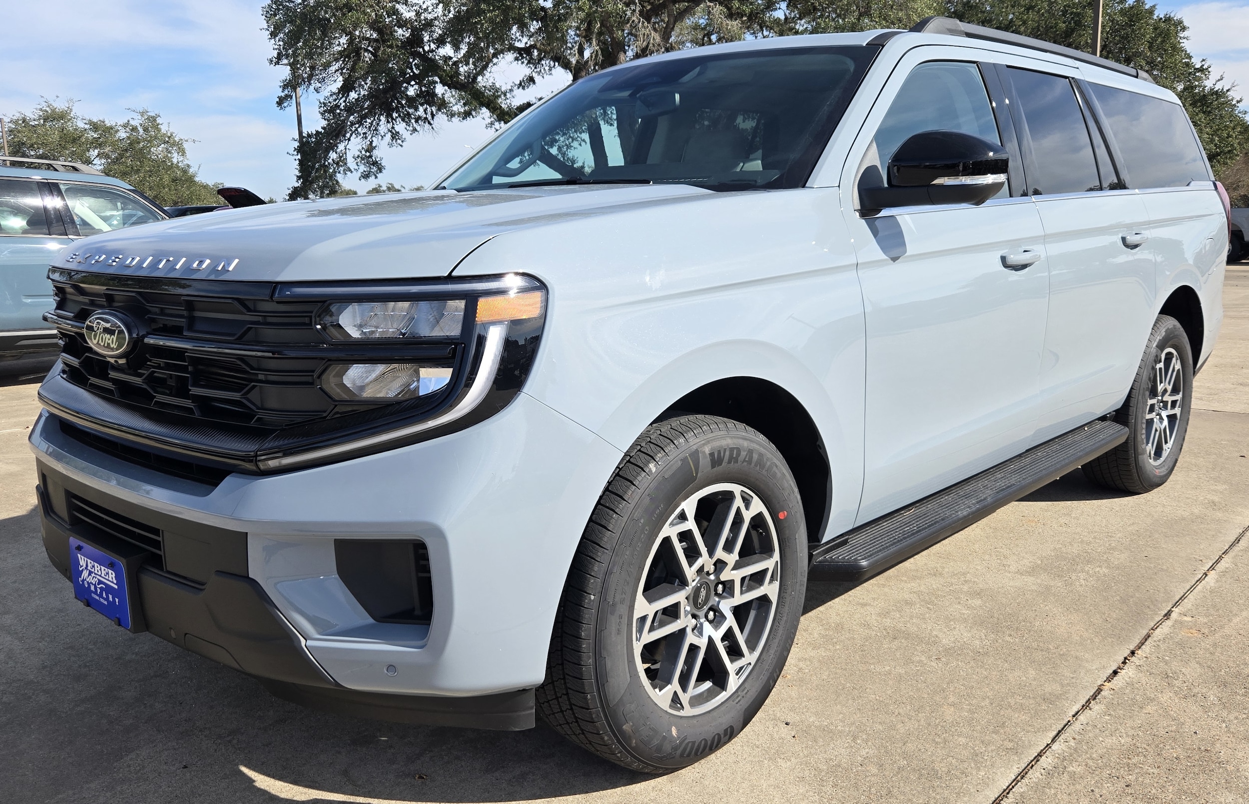 2025 Ford Expedition Active's photo