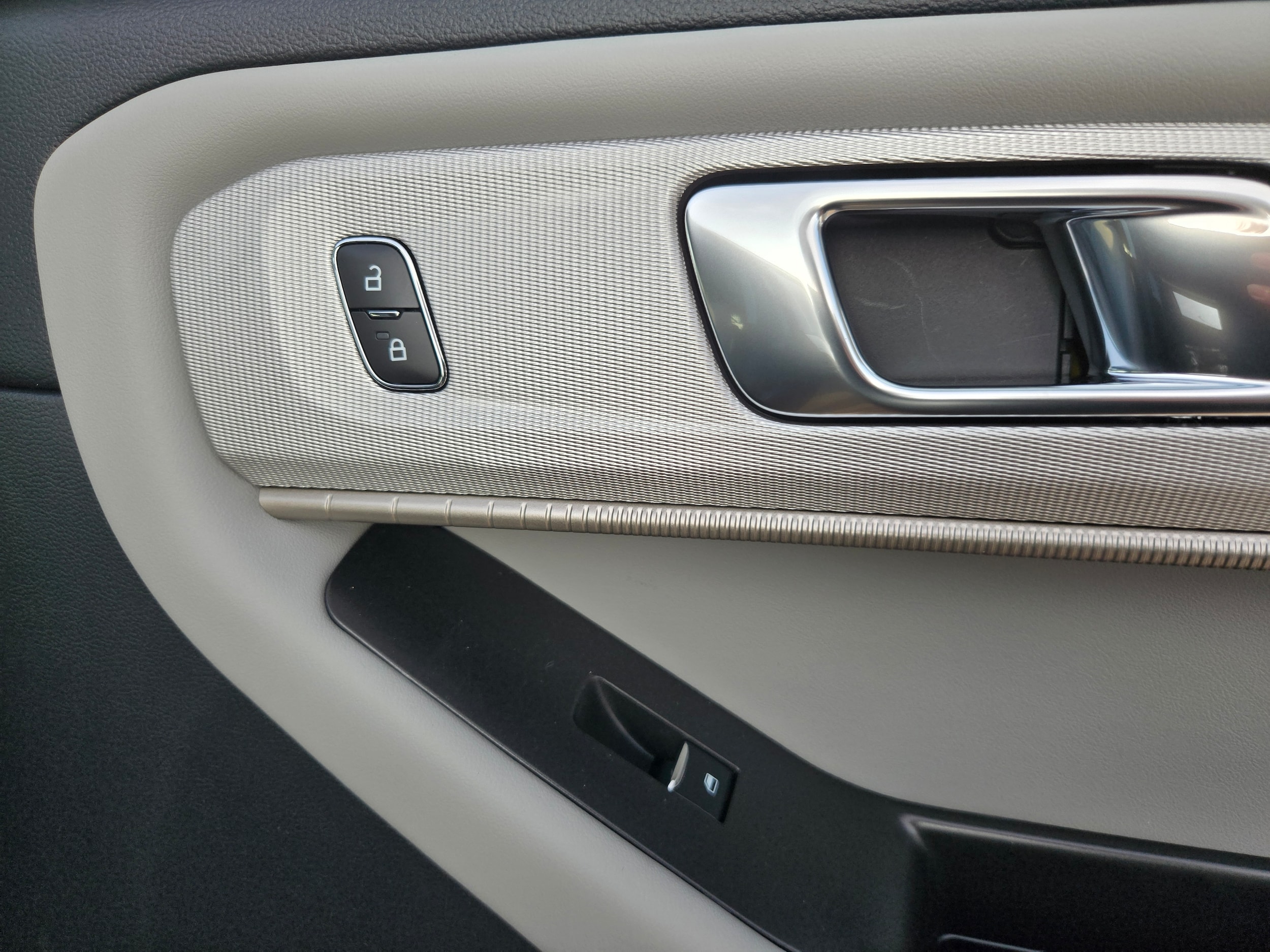 2026 Ford Explorer Active - Photo 14
