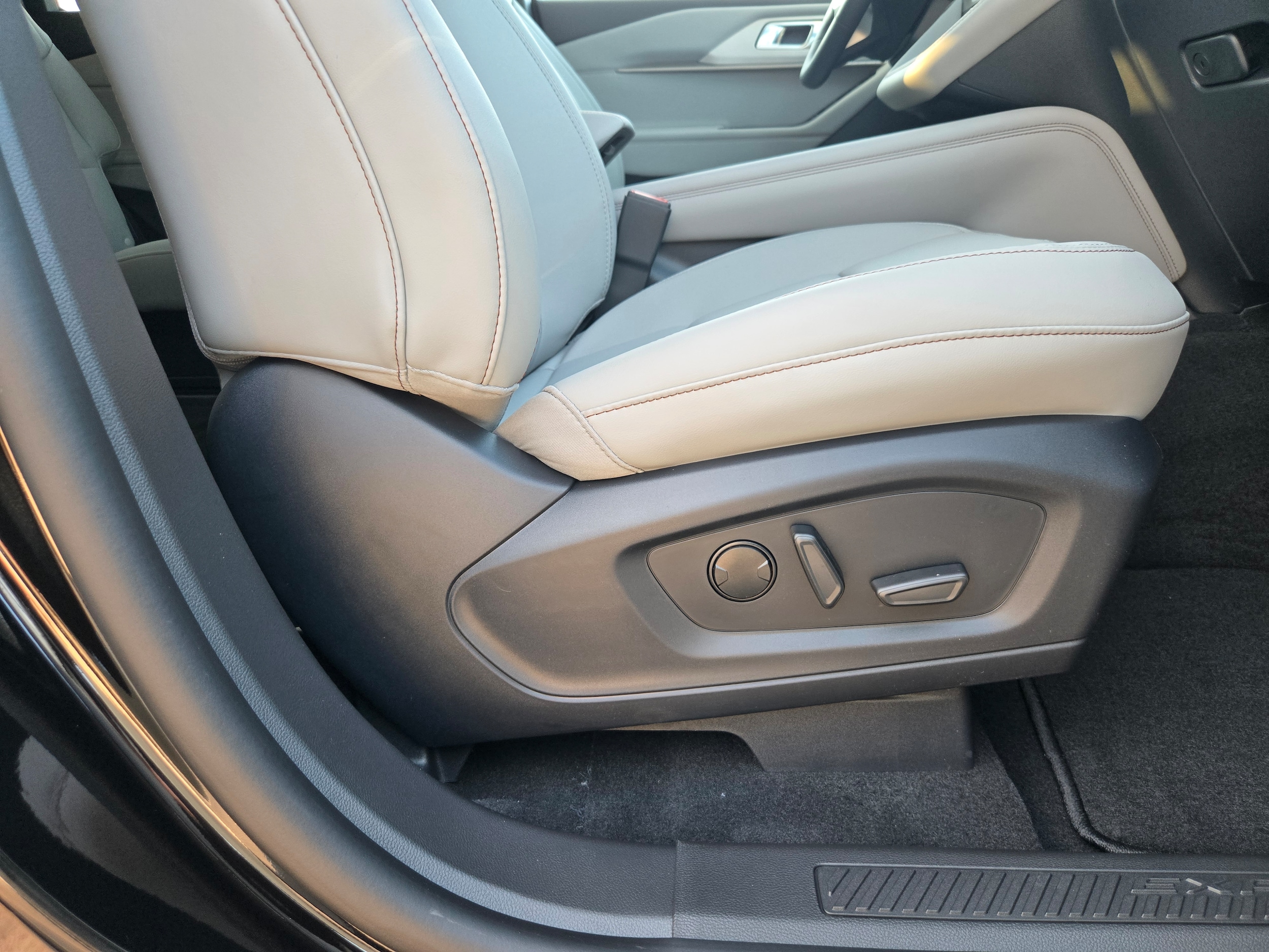 2026 Ford Explorer Active - Photo 16