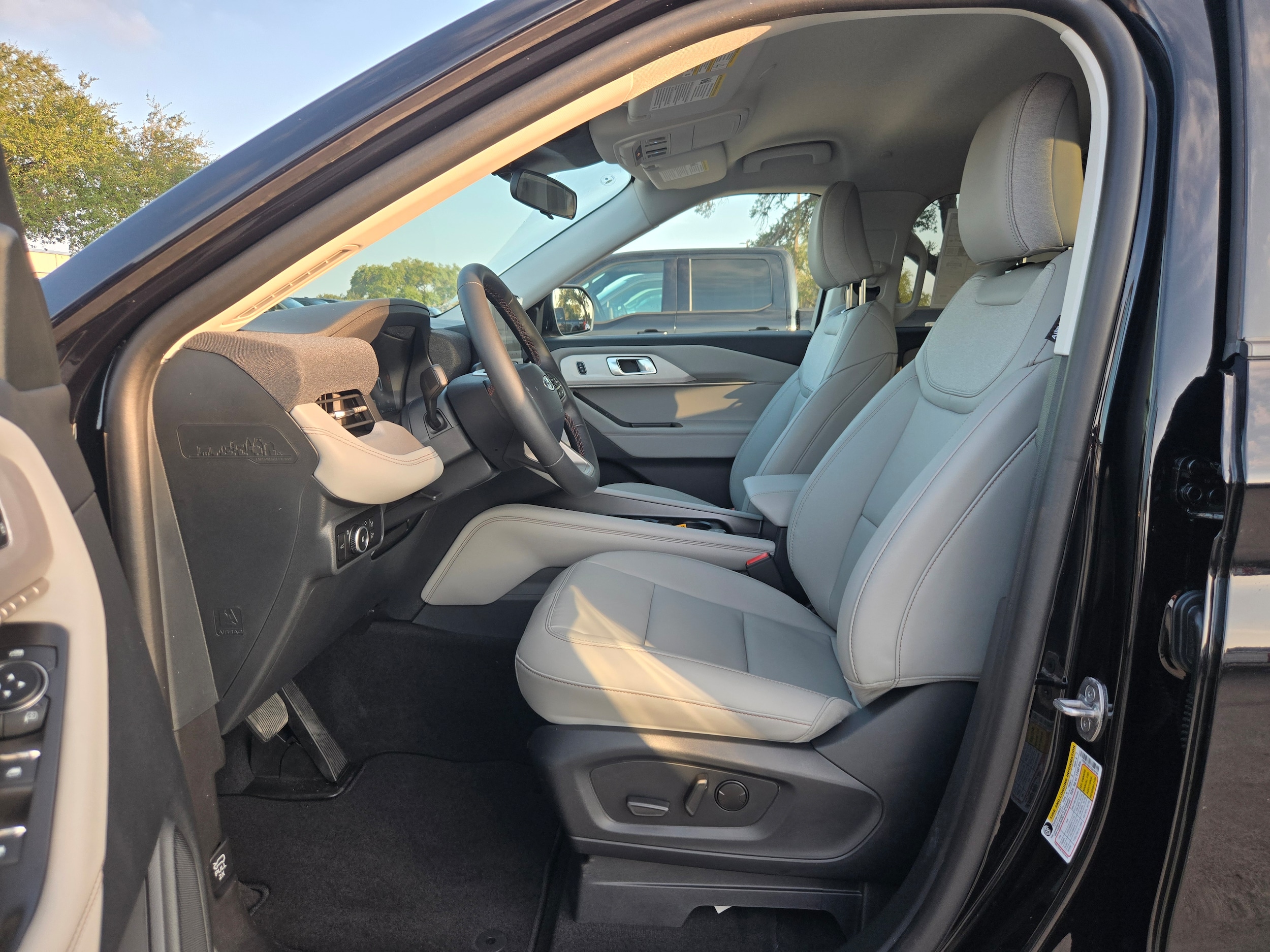 2026 Ford Explorer Active - Photo 11