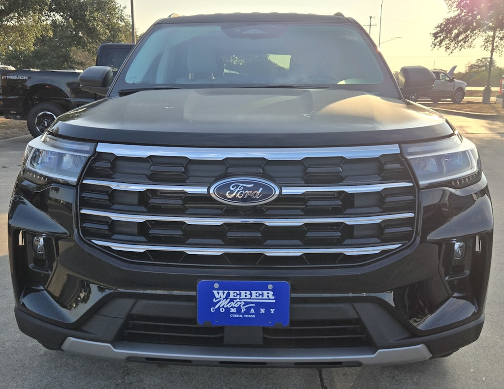 2026 Ford Explorer photo 2