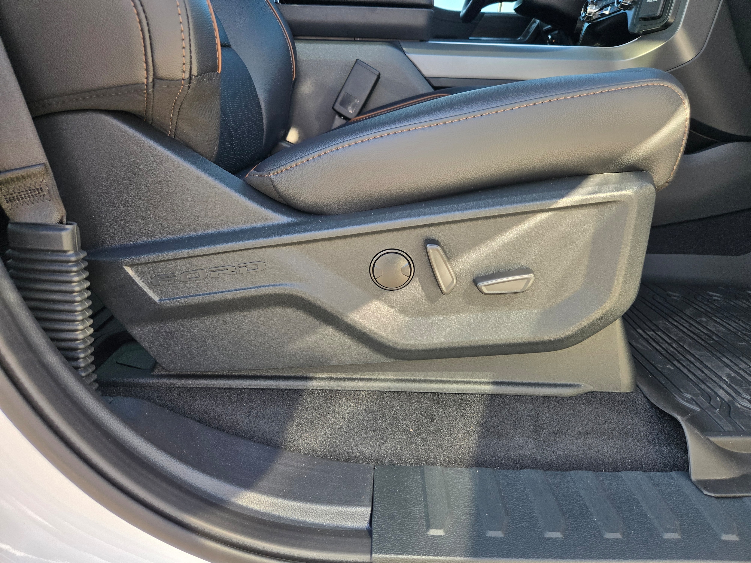 2025 Ford F-150 Lariat - Photo 16