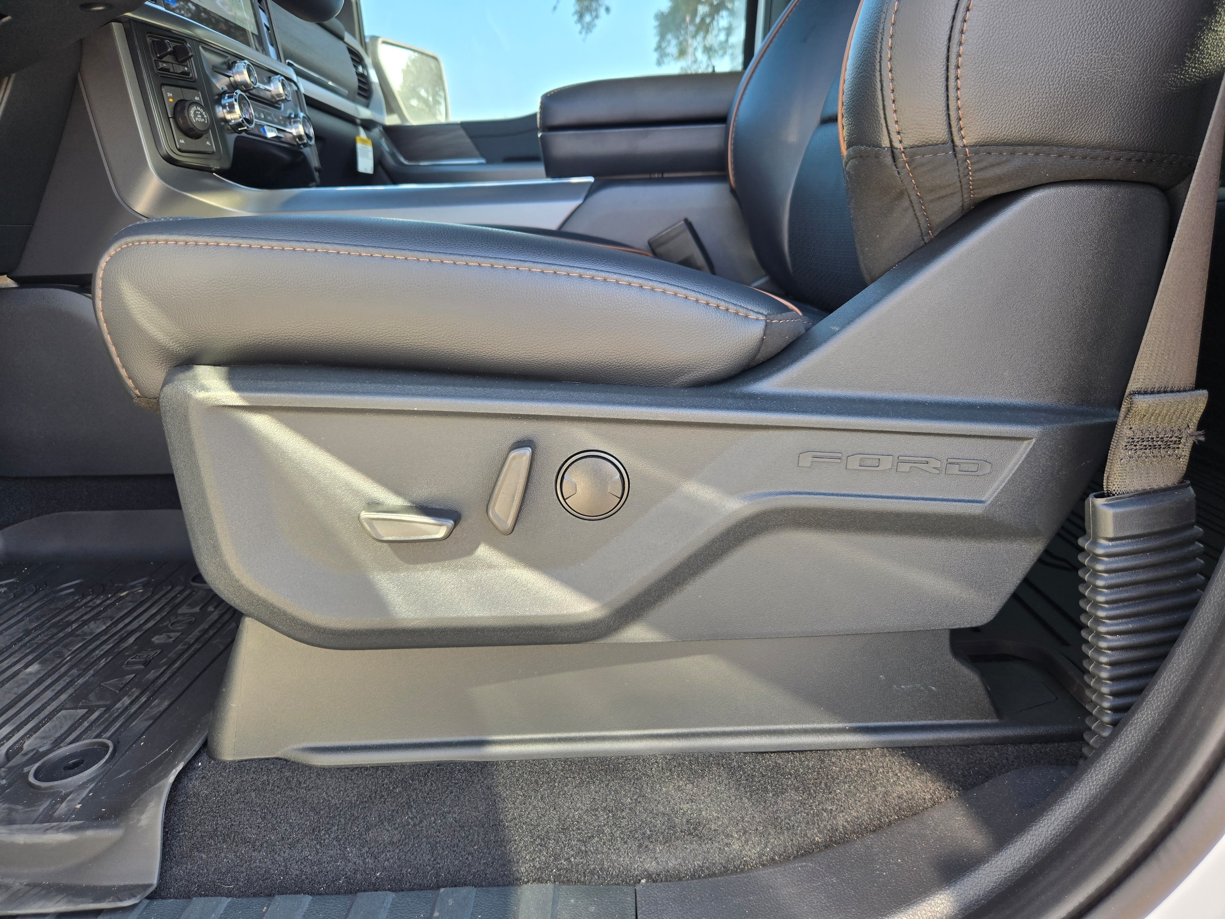 2025 Ford F-150 Lariat - Photo 12