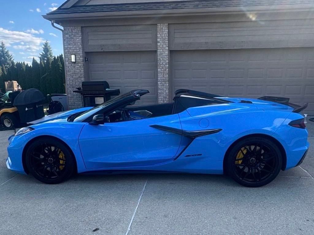 2025 Chevrolet Corvette Z06 3LZ photo 2