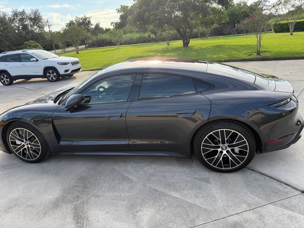 2020 Porsche Taycan Turbo S photo 3