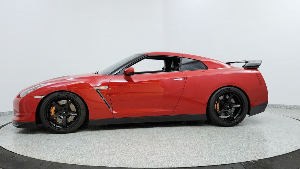 2009 Nissan GT-R Premium photo 2