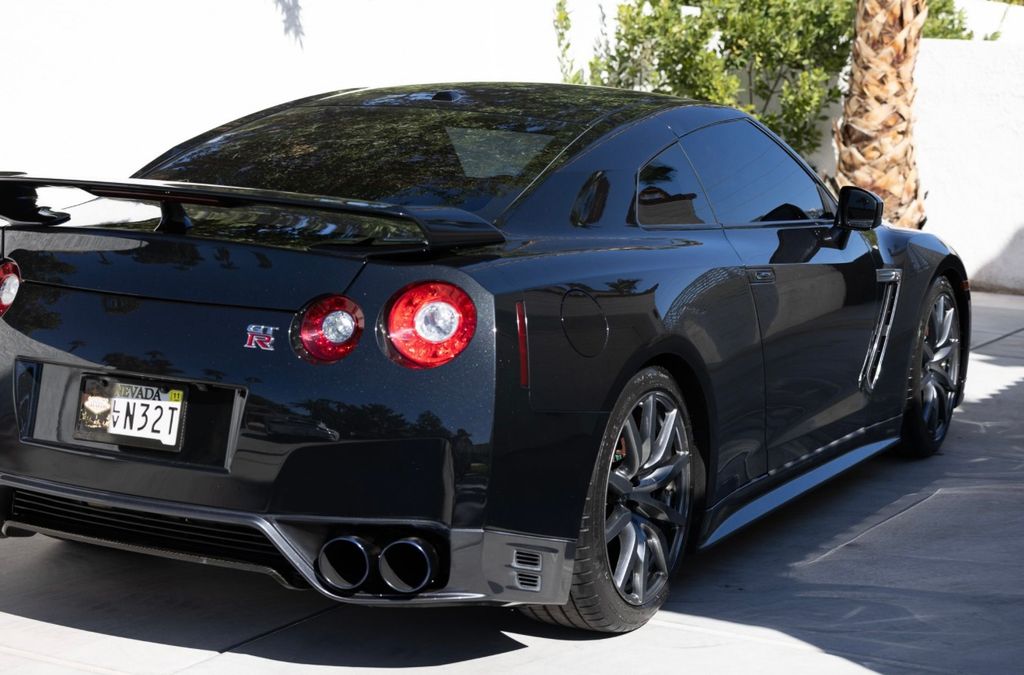 2014 Nissan GT-R Premium photo 2