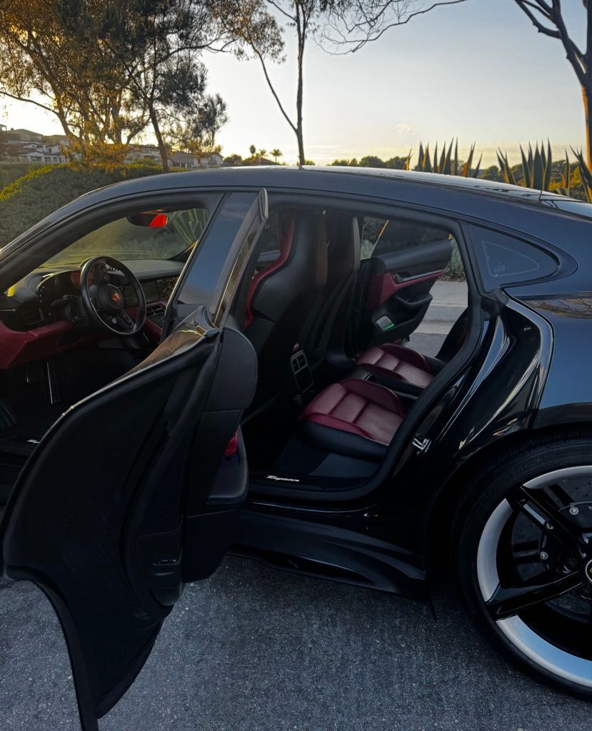 2020 Porsche Taycan Turbo S photo 3