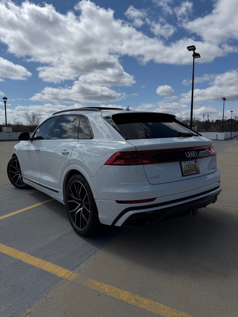 2021 Audi Q8 55 Premium photo 4