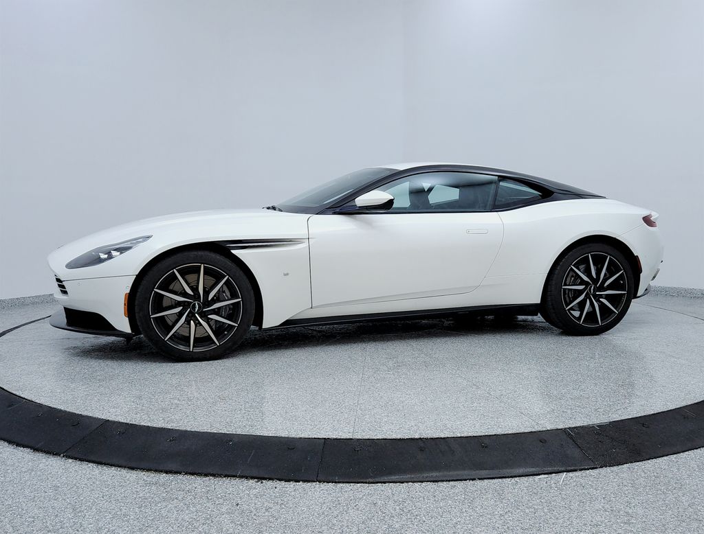 2018 Aston Martin DB11 photo 2