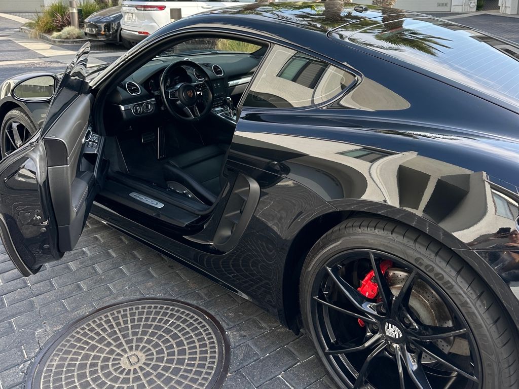 2019 Porsche Cayman S photo 4