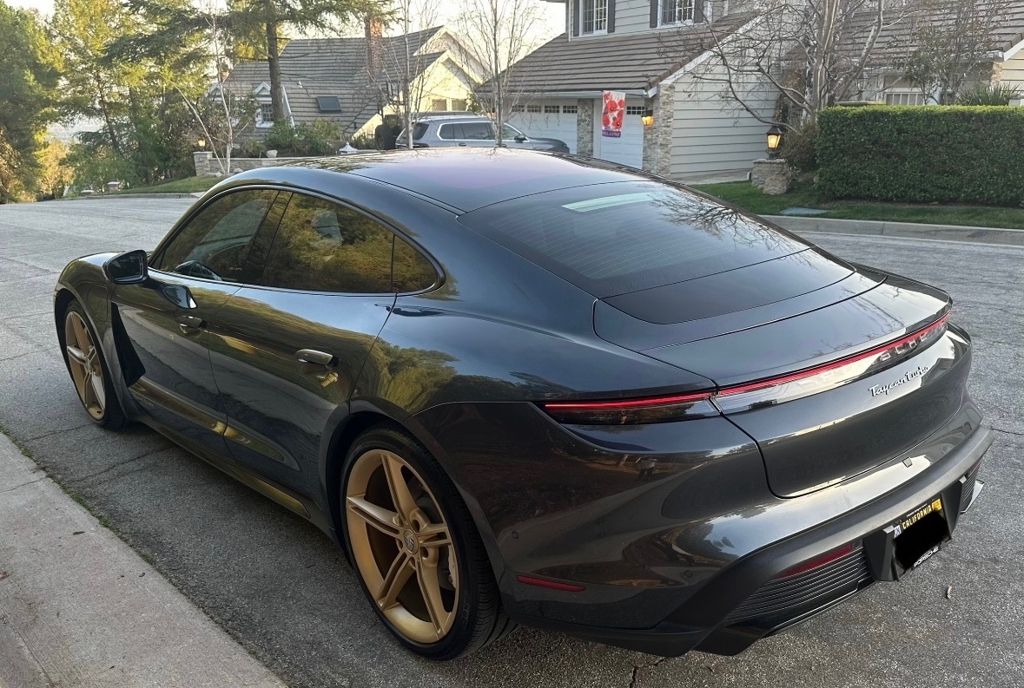 2020 Porsche Taycan Turbo photo 3
