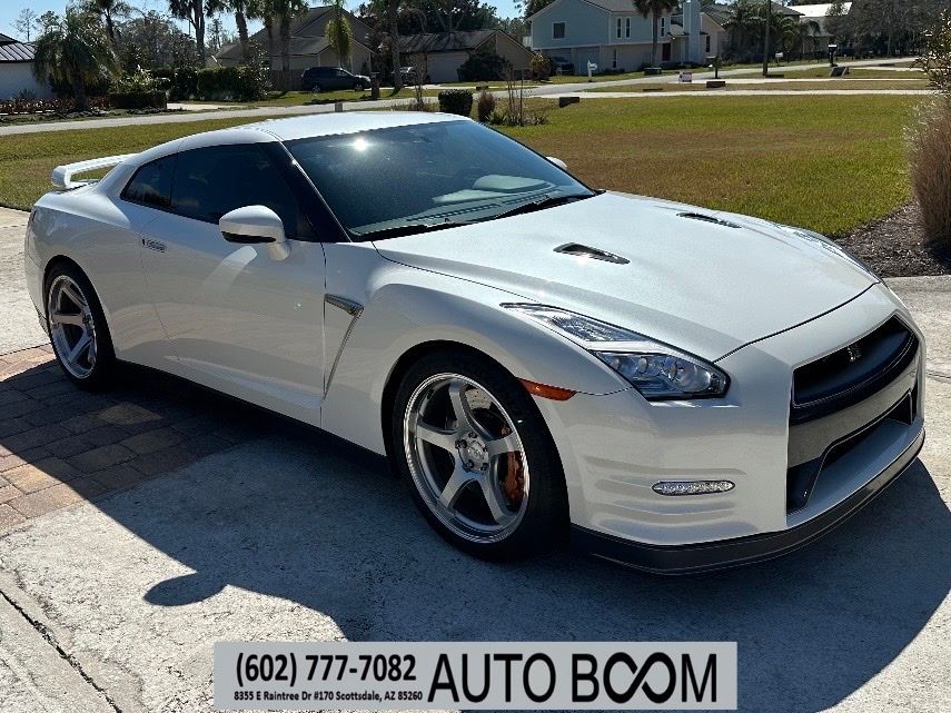 2016 Nissan GT-R Premium's photo