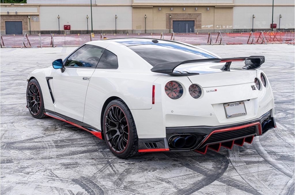 2018 Nissan GT-R Premium photo 4