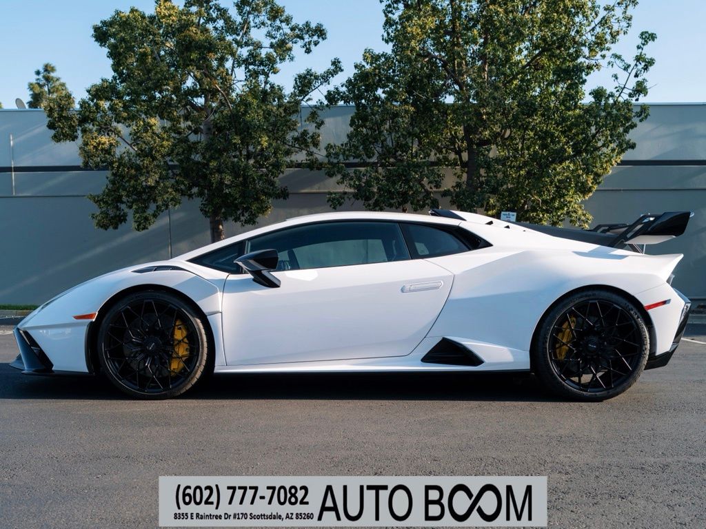 2022 Lamborghini Huracan STO Coupe's photo