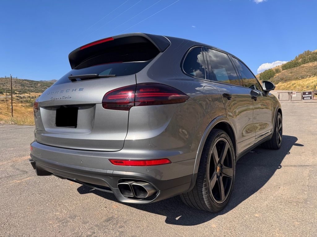 2018 Porsche Cayenne Turbo photo 2