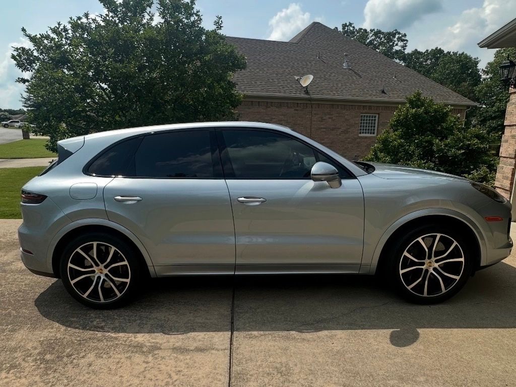 2023 Porsche Cayenne E-Hybrid Turbo S photo 2