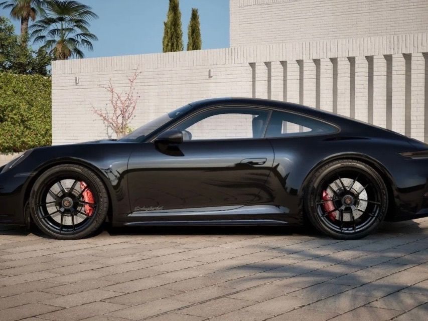 2025 Porsche 911 4 GTS photo 2