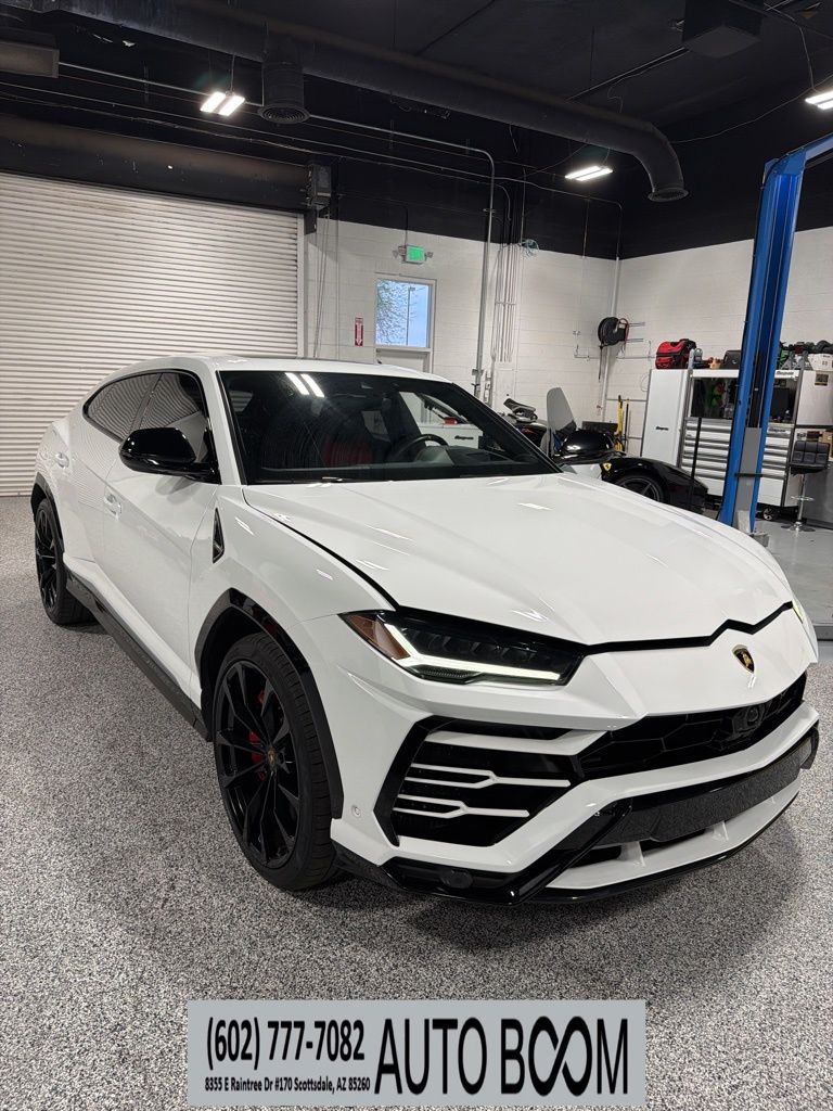 2020 Lamborghini Urus 4.0 V8's photo