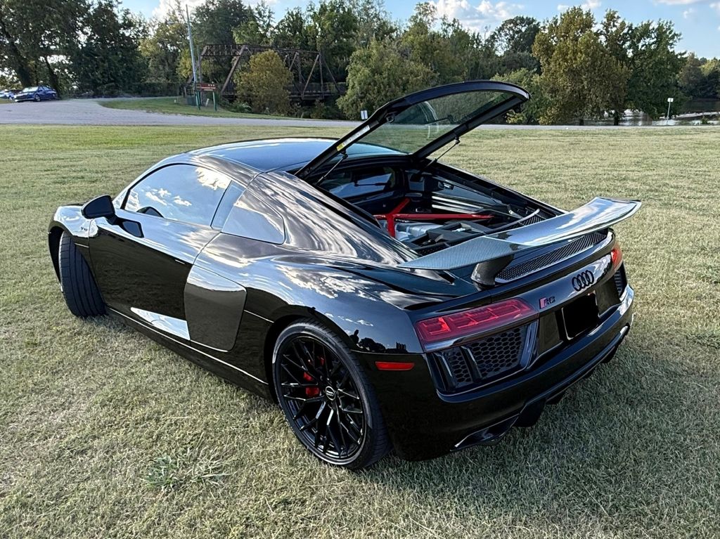 2017 Audi R8 5.2 V10 Plus photo 2
