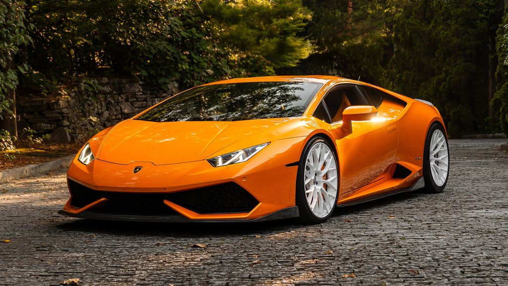2015 Lamborghini Huracan Coupe photo 2