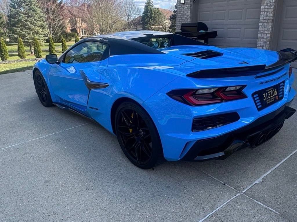 2025 Chevrolet Corvette Z06 3LZ photo 3