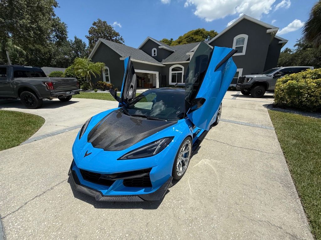 2023 Chevrolet Corvette Z06 2LZ photo 2