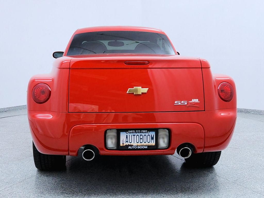 2003 Chevrolet SSR photo 4