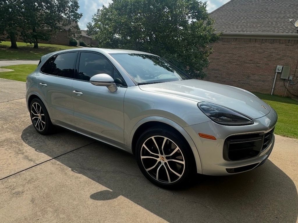 2023 Porsche Cayenne E-Hybrid Turbo S photo 3