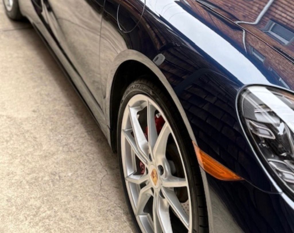 2021 Porsche Cayman S photo 3