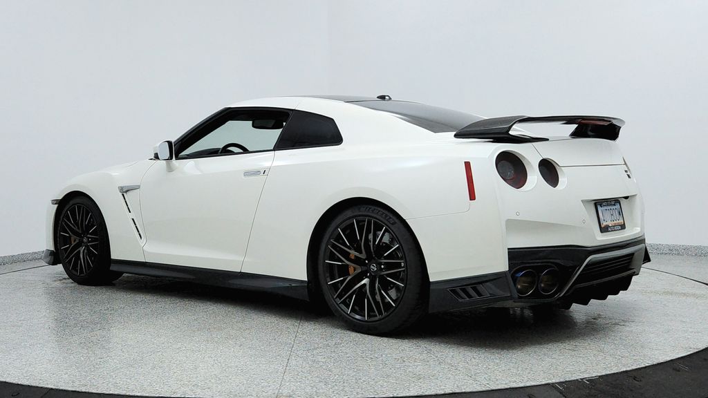 2021 Nissan GT-R Premium photo 3