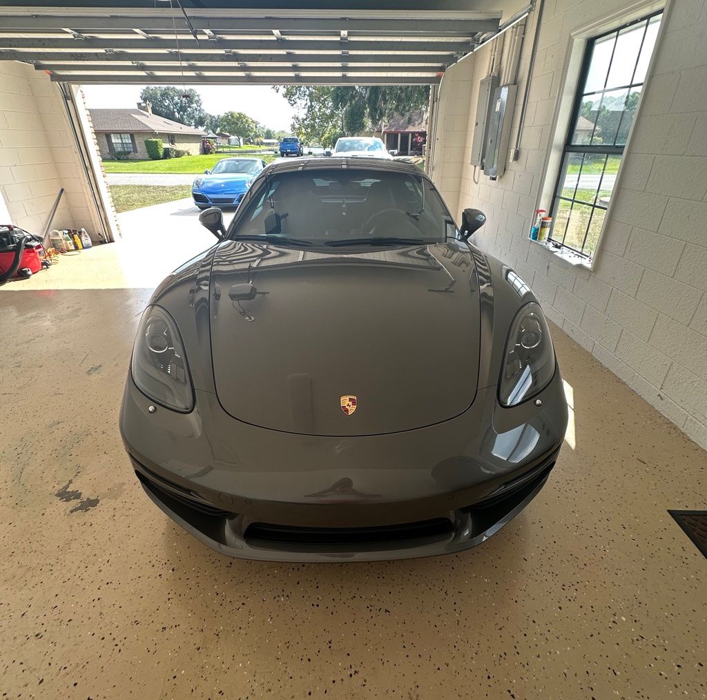 2019 Porsche Cayman T photo 2