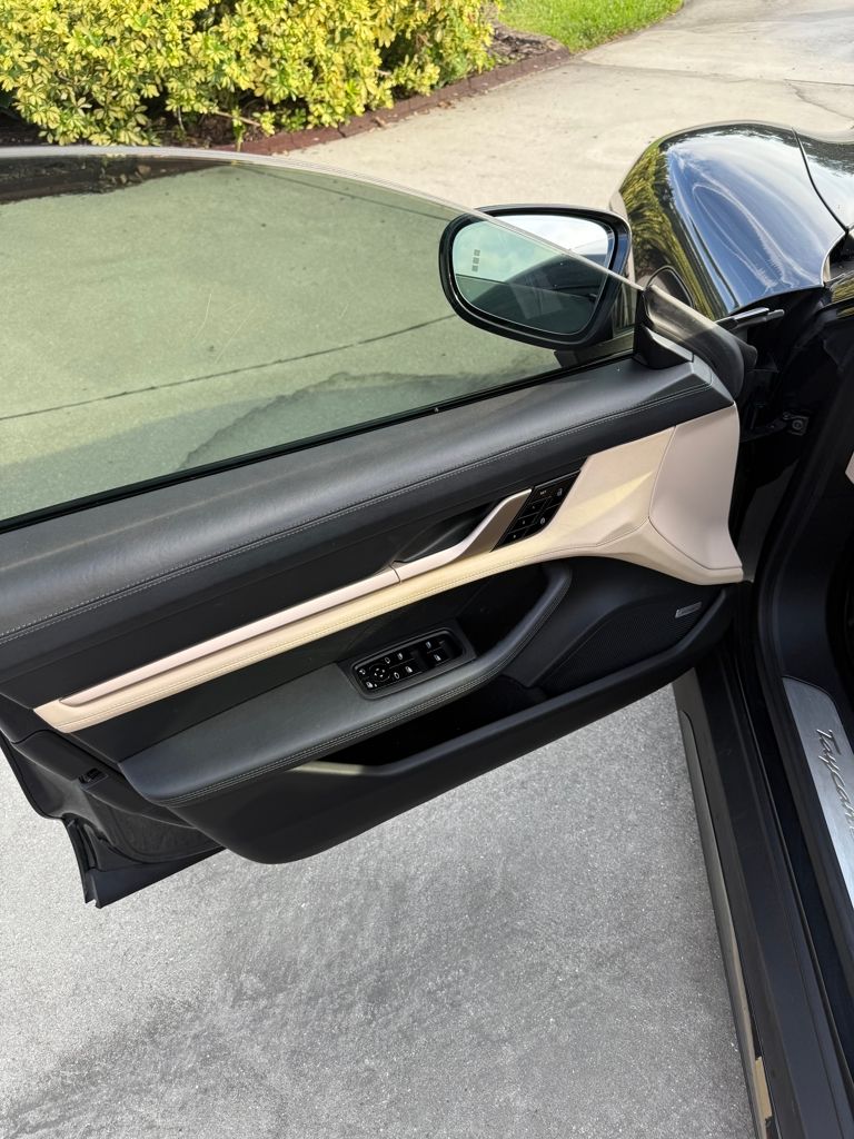 2020 Porsche Taycan Turbo S photo 4