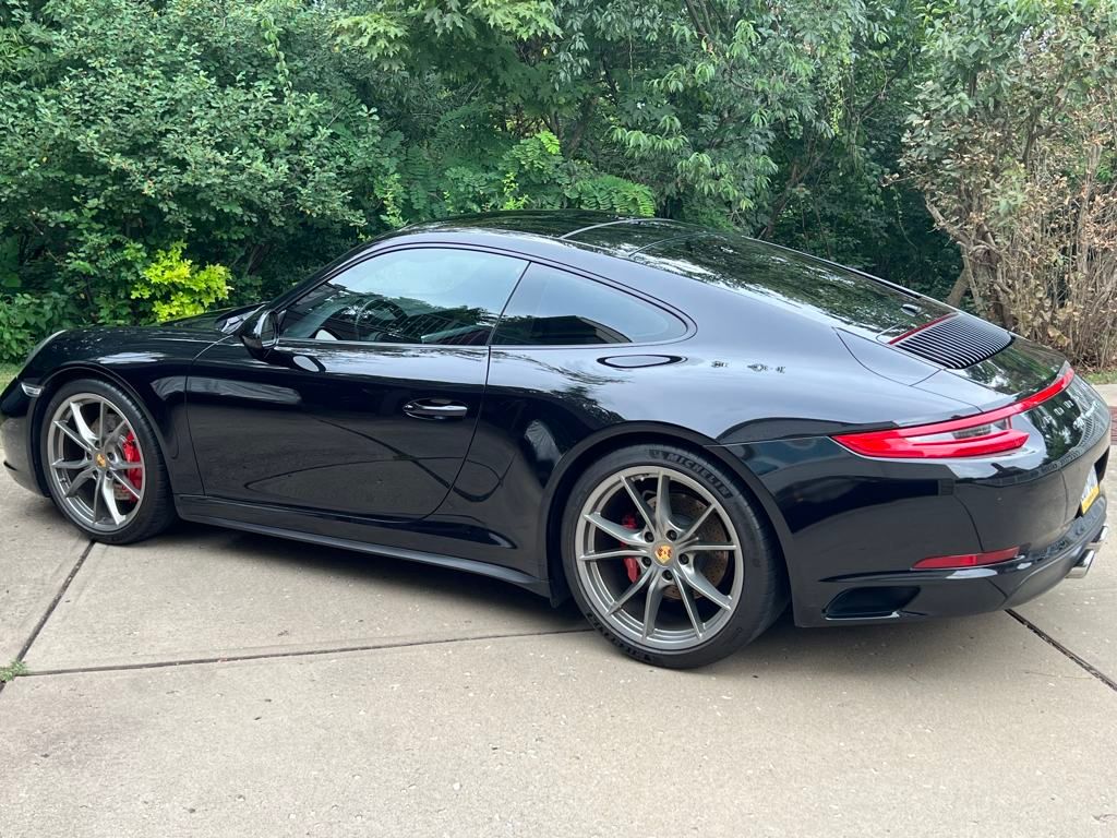 2017 Porsche 911 4S photo 2