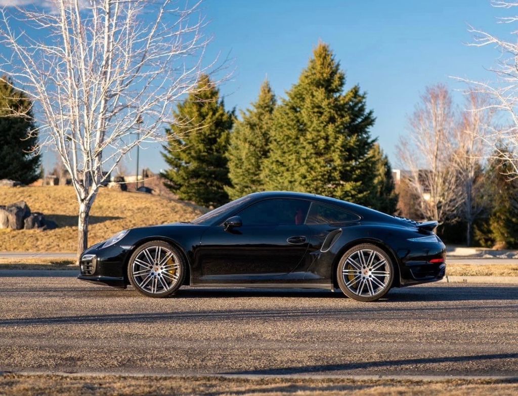 2014 Porsche 911 Turbo S photo 2