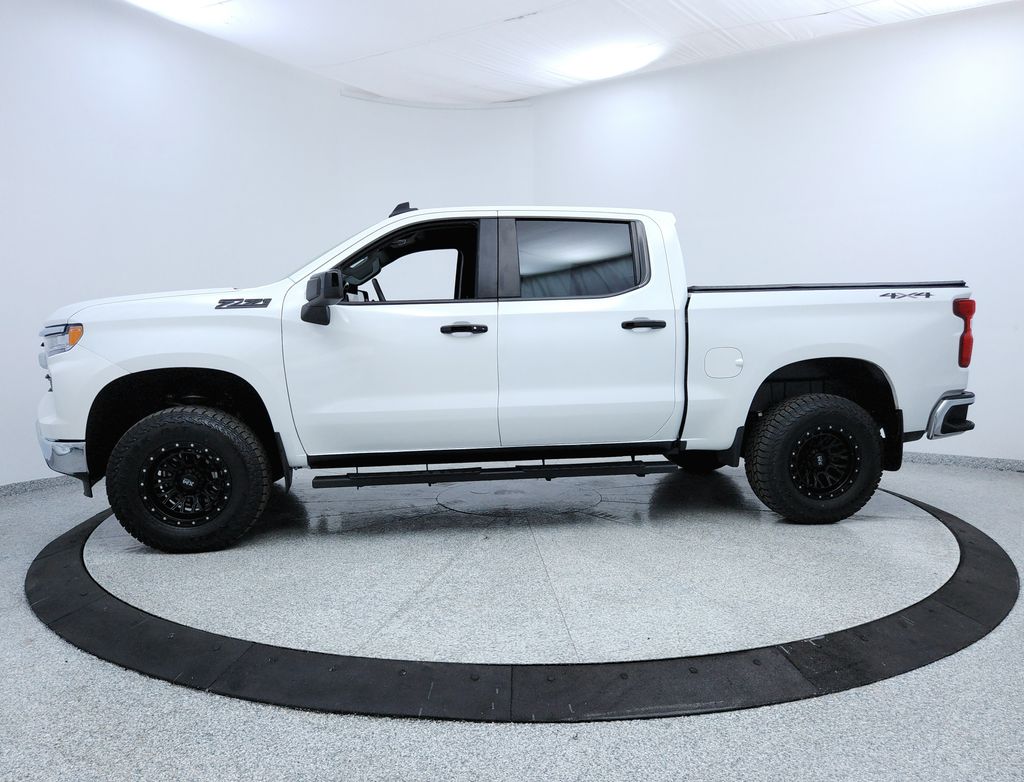 2024 Chevrolet Silverado 1500 photo 2