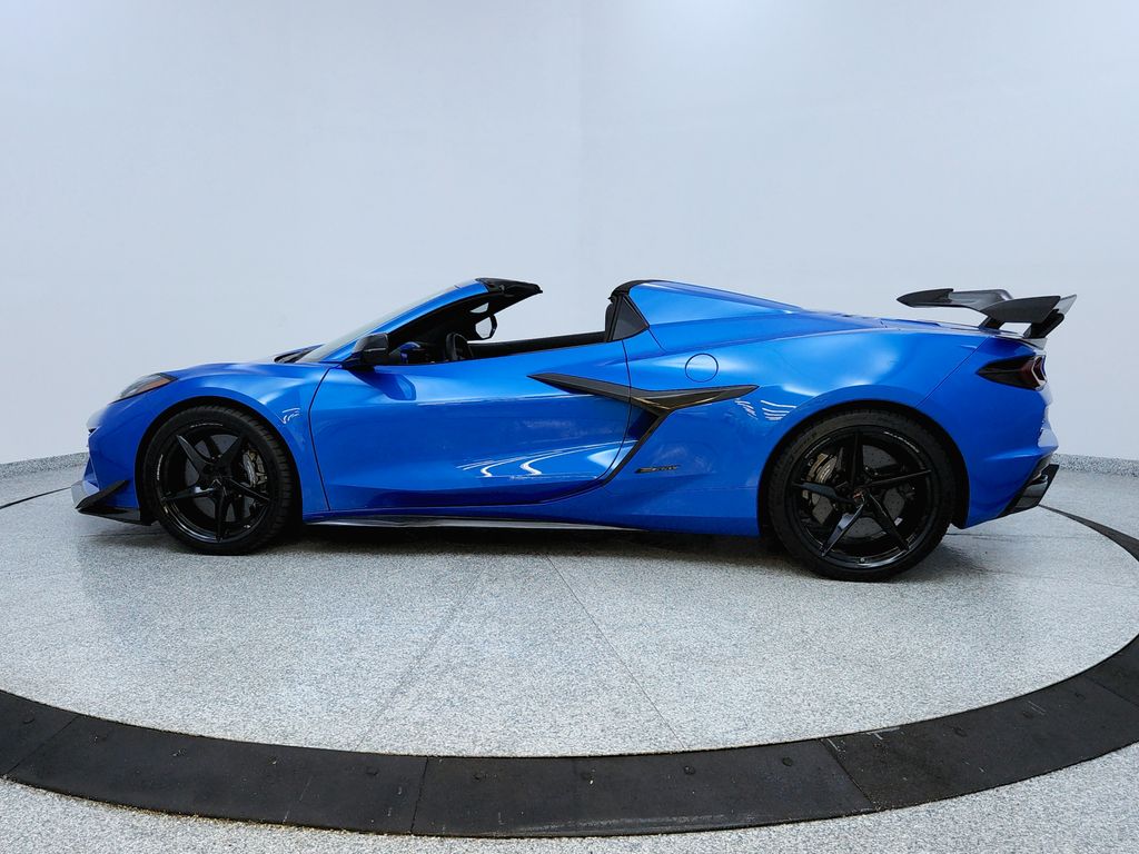 2025 Chevrolet Corvette E-Ray 1LZ photo 2