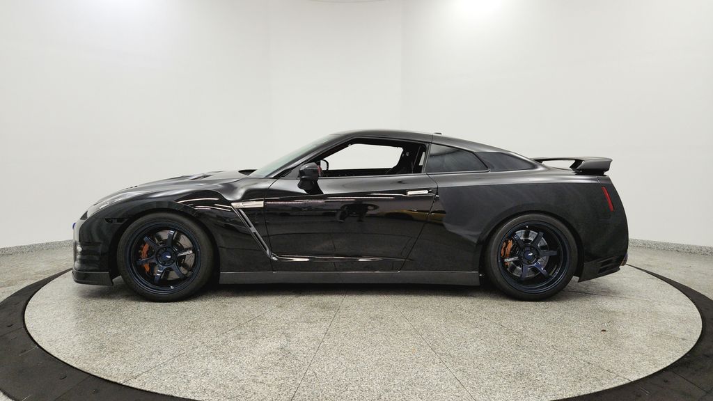 2014 Nissan GT-R Black Edition - Photo 2