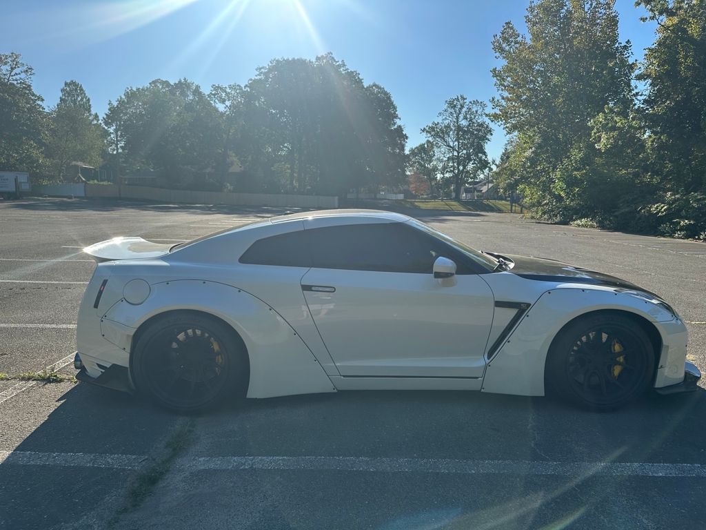 2014 Nissan GT-R Premium photo 4