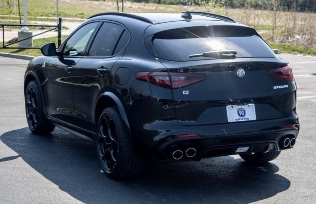 2023 Alfa Romeo Stelvio Quadrifoglio photo 2
