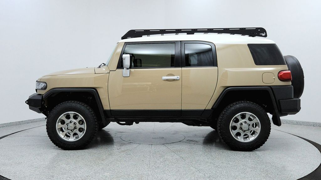 2013 Toyota FJ Cruiser Base photo 2